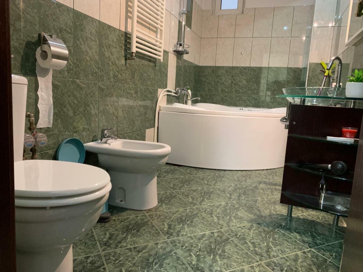 Synagogue Yeshua Tova Magheru Bukares Bagian luar foto